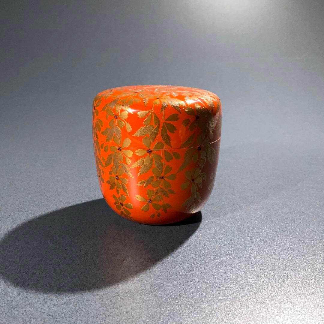 【茶道具】枝垂れ桜蒔絵　棗　朱漆　螺鈿　都作　6R0897