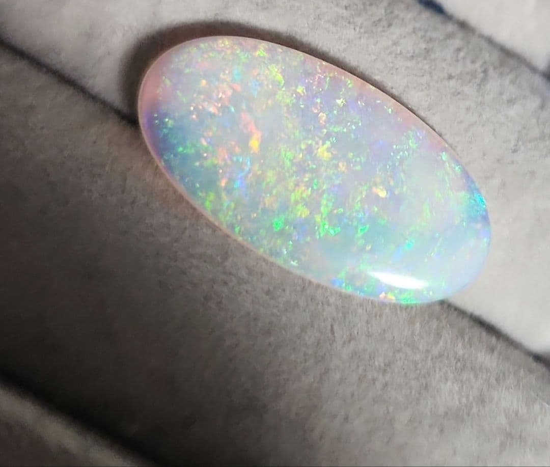 特大ギラギラ天然オパール 4.661ct