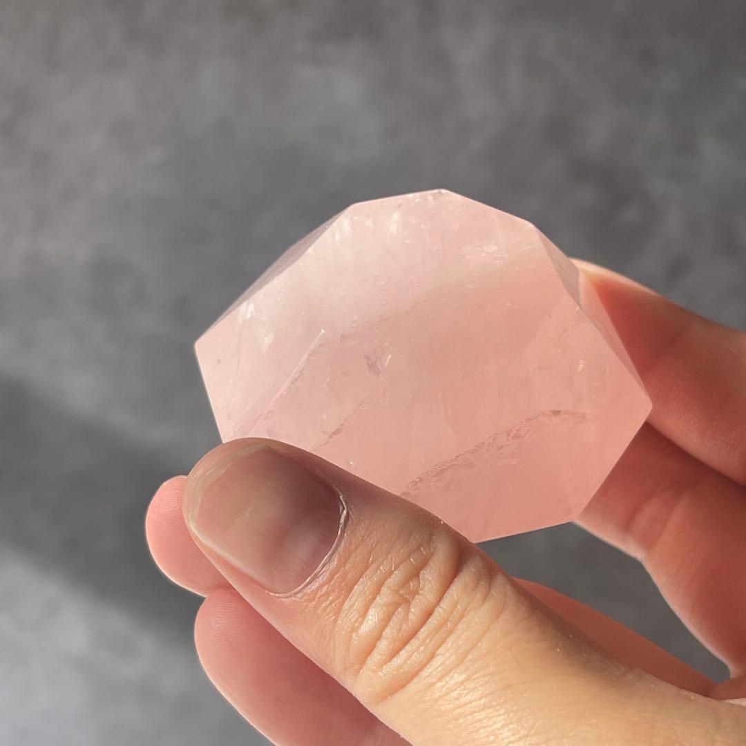 ローズクォーツ ダイヤモンド カット 台座付き