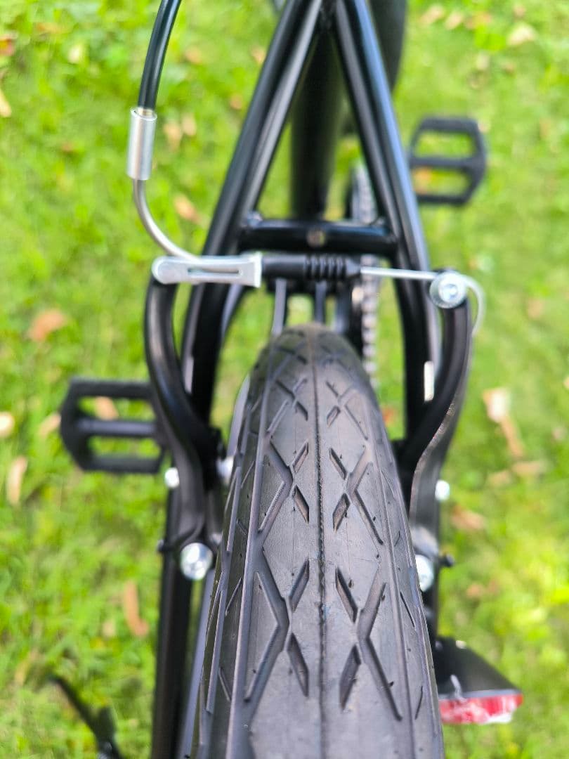 ☆大セール☆　未使用　26インチ　6段　タイヤが太くてカッコよいマウンテンバイク