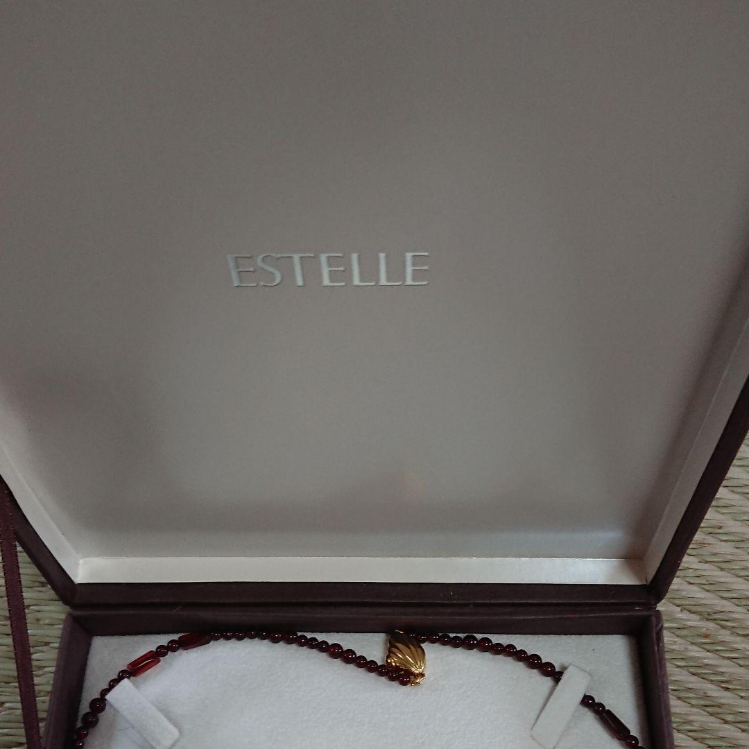 琥珀のネックレスに猫が描いている可愛いネックレス留め金はシルバー新品で非売品です