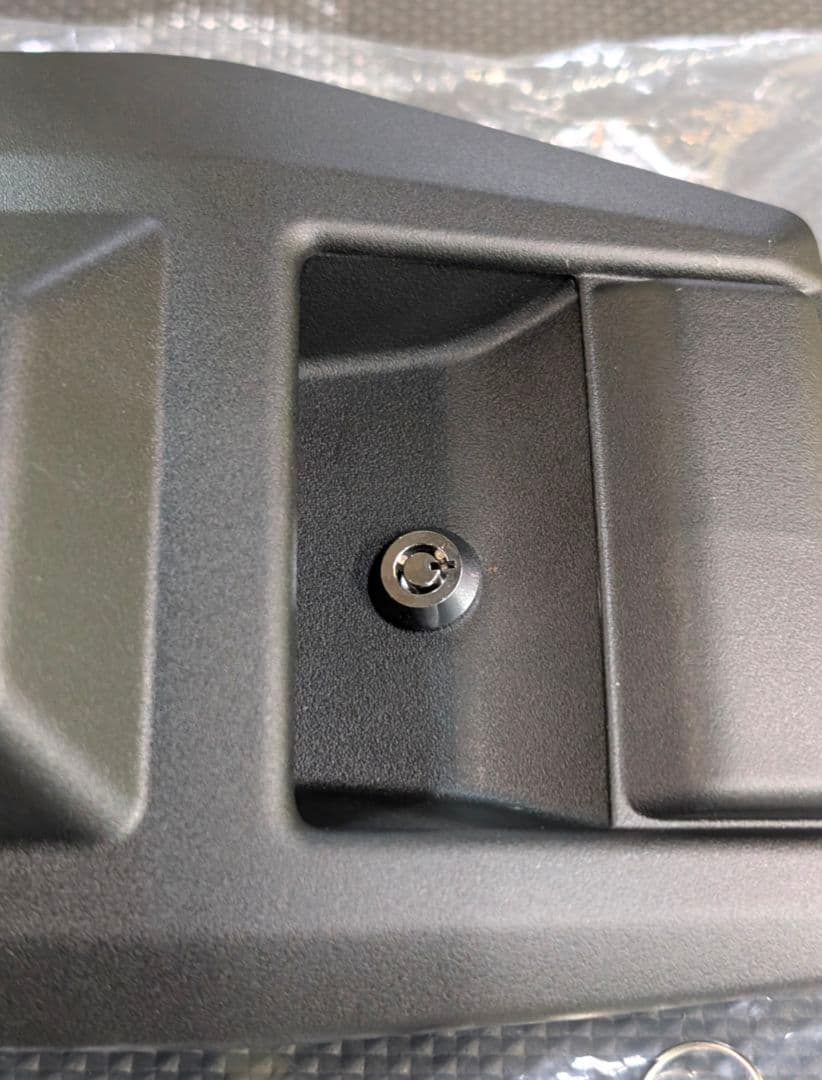 タ*ト様 ランクル70再再販(GDJ76W) 尿素リッドカバー 鍵付き加工
