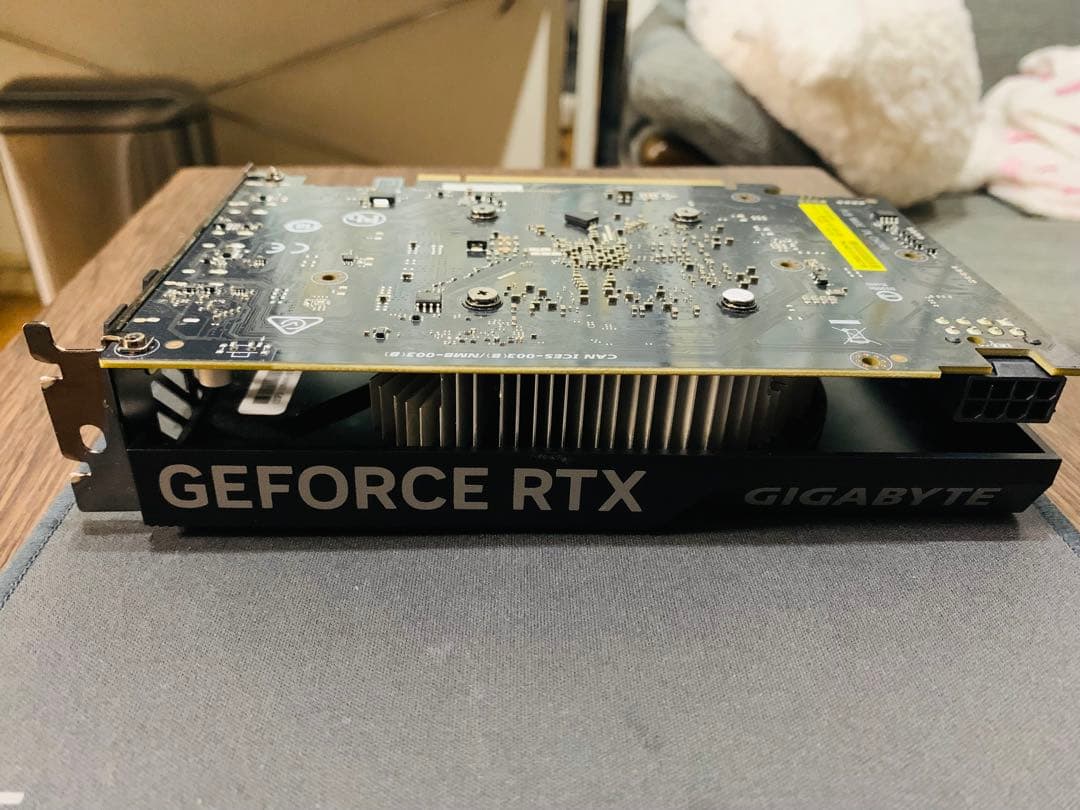 GeForce RTX4060 グラフィックボード GV-N4060D6-8GD