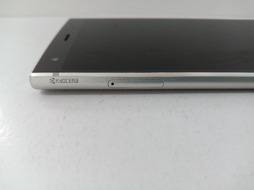 ☆ au URBANO V04 KYV45 プラチナシルバー