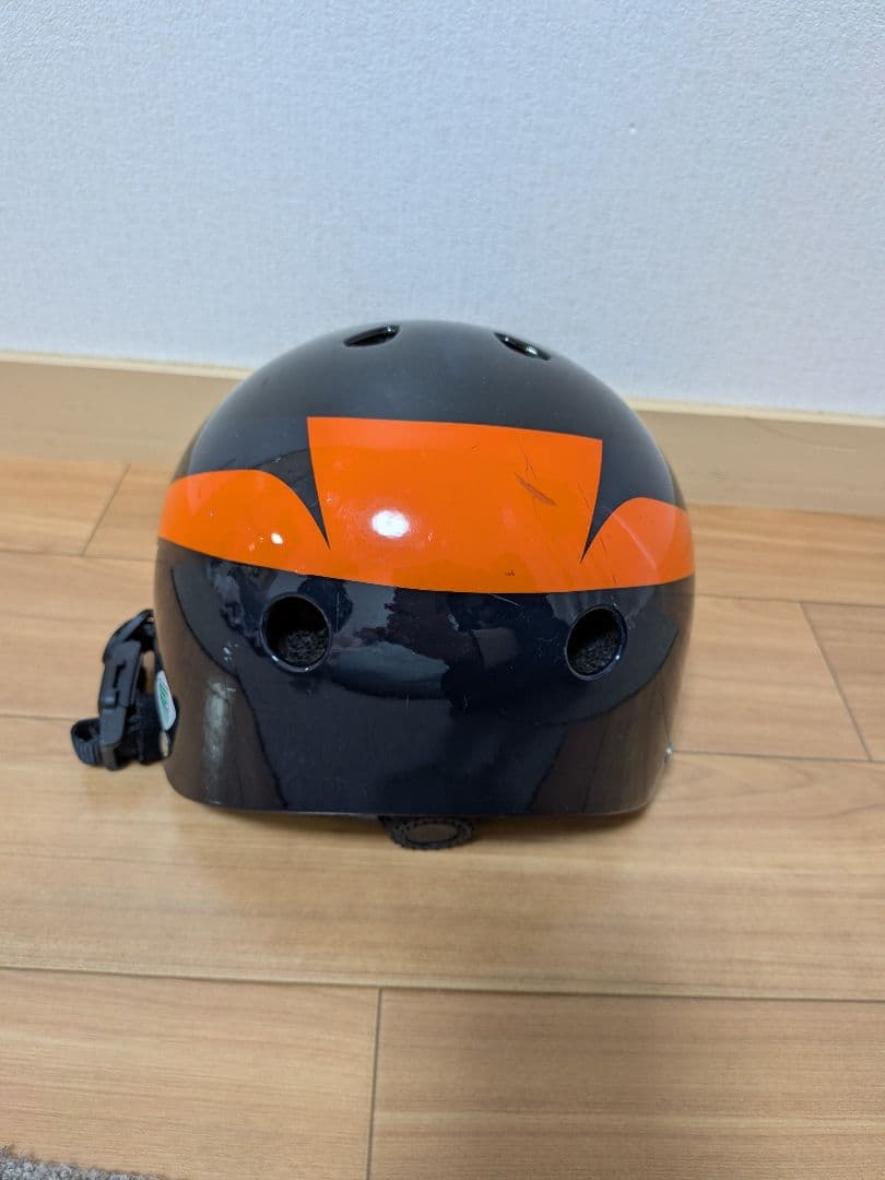 【美品】ストライダー スポーツ 12インチ オレンジ　プロテクター　ヘルメット付