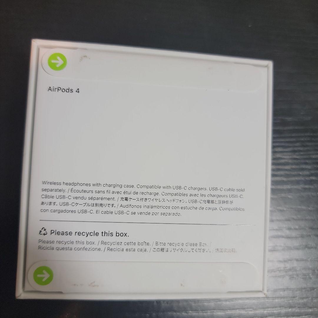 AirPods 4 USB-C充電ケース付き