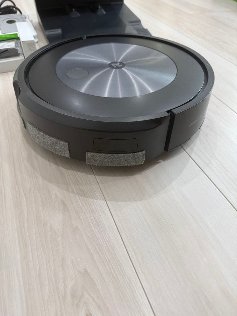 iRobot Roomba j7+ ロボット掃除機本体