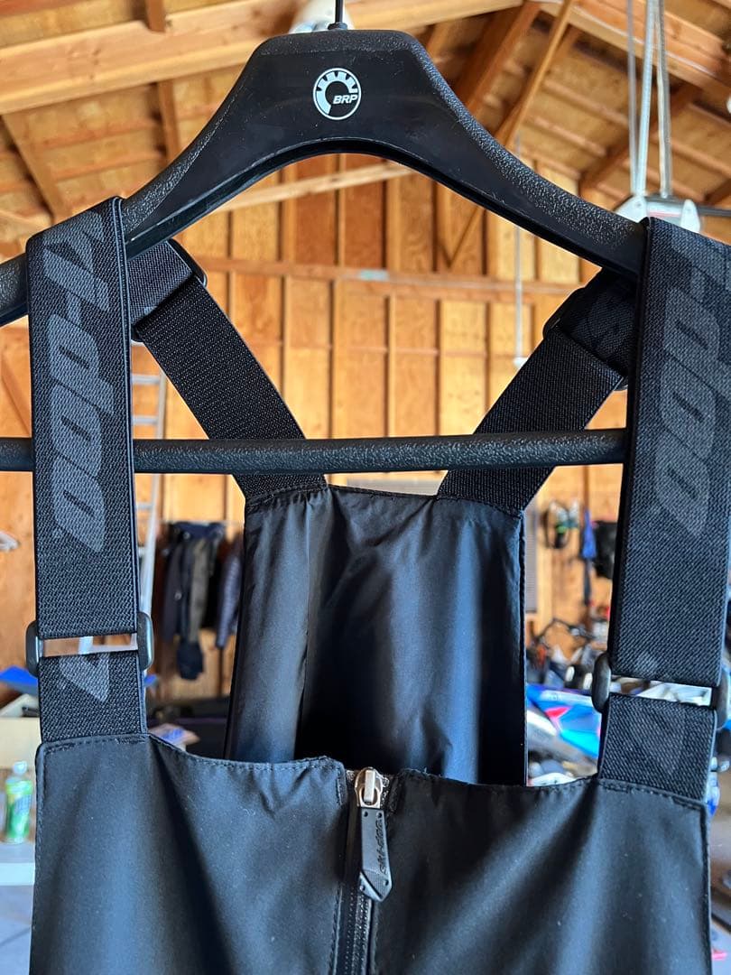 売り切り最終価格 ski-doo スノーモービルウェアセット 黒/白