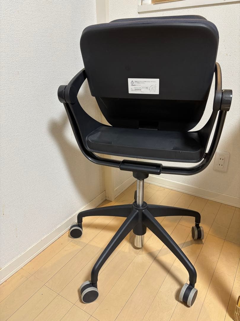 【奥山清行デザイン】イナバミーティングチェア　Swin（スウィン）