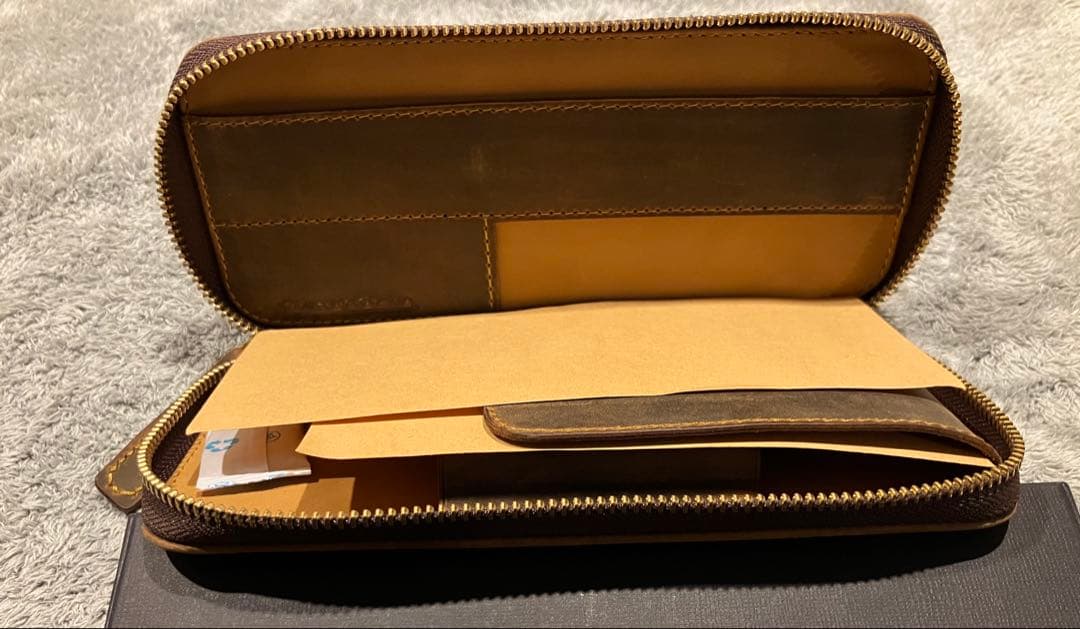 バハギア ラウンドジップペンケース クレイジーホース ダークブラウン