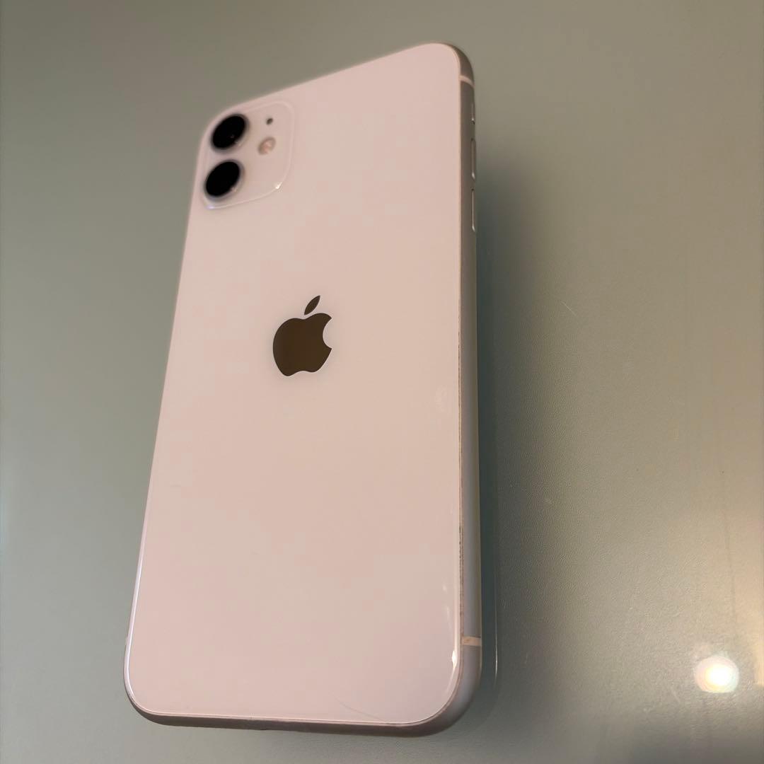 iPhone11 64G ホワイト　未使用イヤホン付