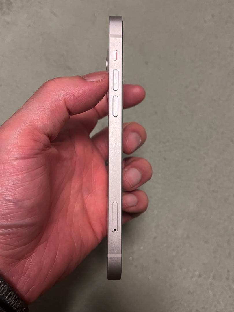 ほぼ美品 iPhone 12 64G SIMロック解除済