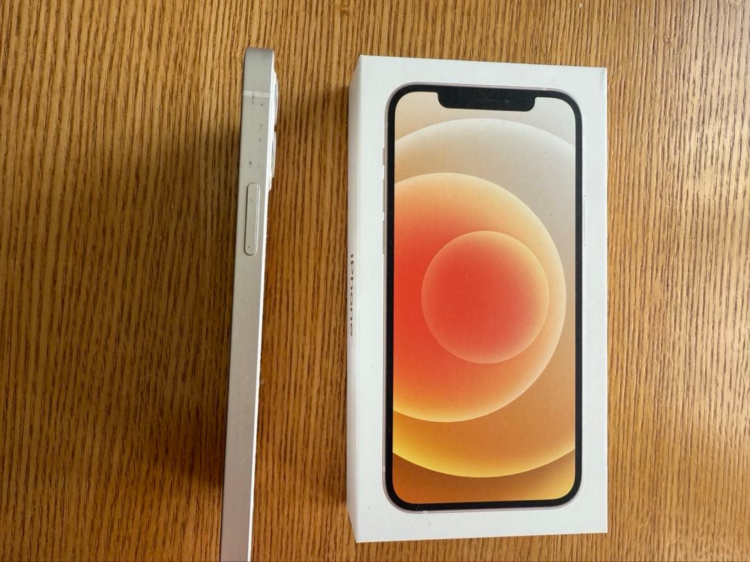 iPhone12本体 白