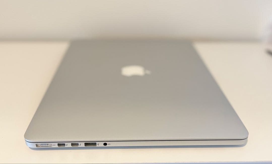 美品 Macbook Pro 15インチ 今年最新mac os Sequoia
