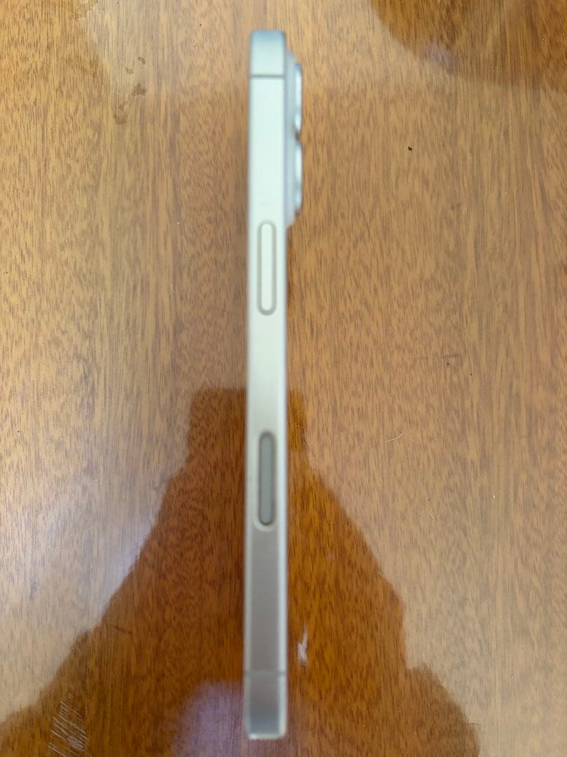 Apple iPhone16 256GBホワイト SIMフリー画面の欠陥