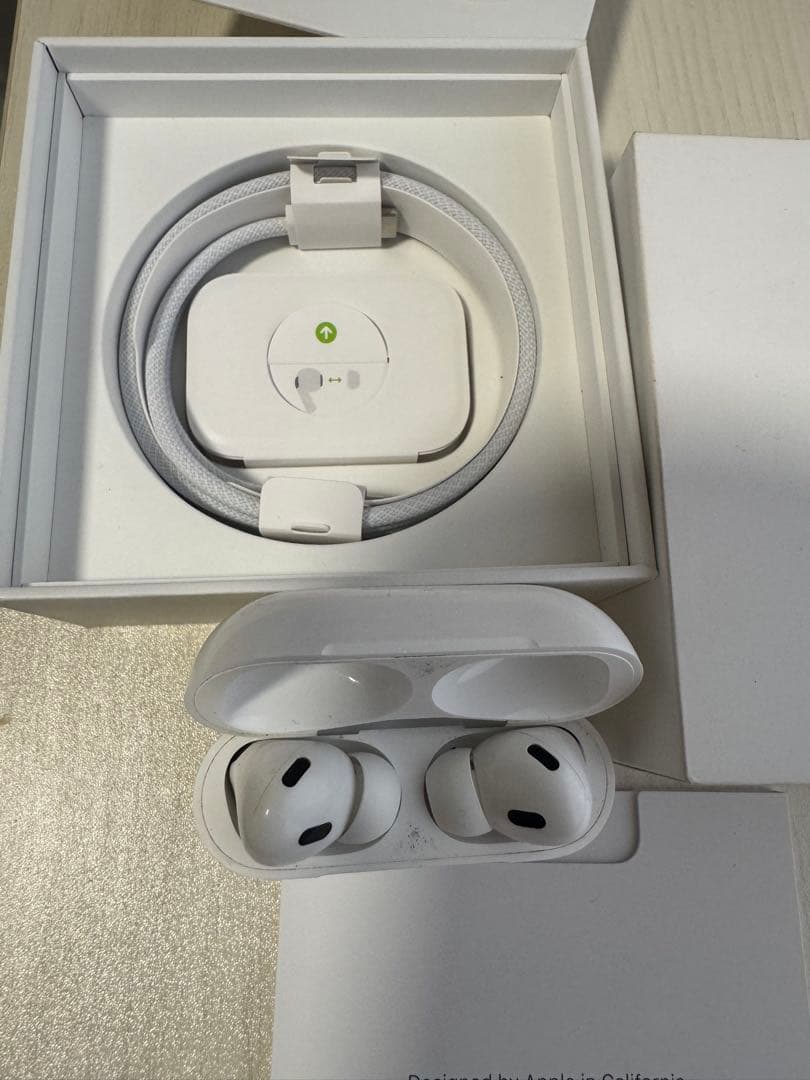 Apple AirPods 本体 ホワイト 充電ケース付き