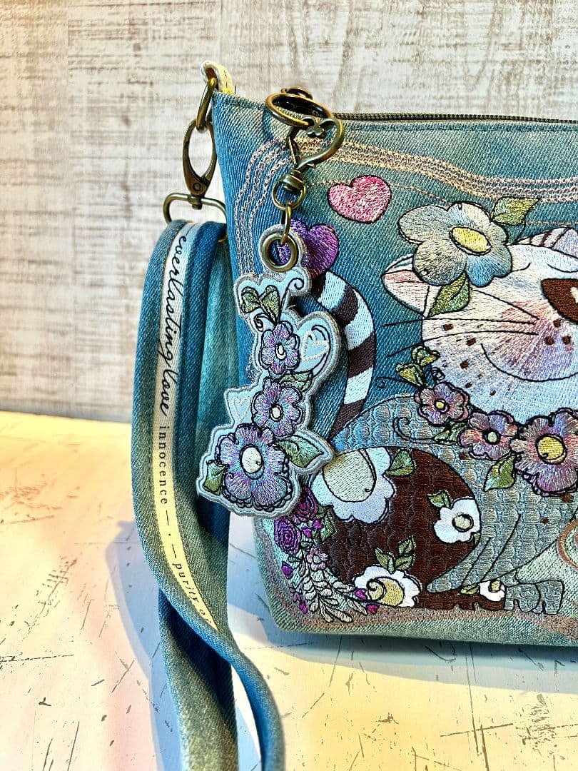 ＊シータ様お纏めリクエスト＊ロラライハリス♡刺繍のショルダーバッグなど