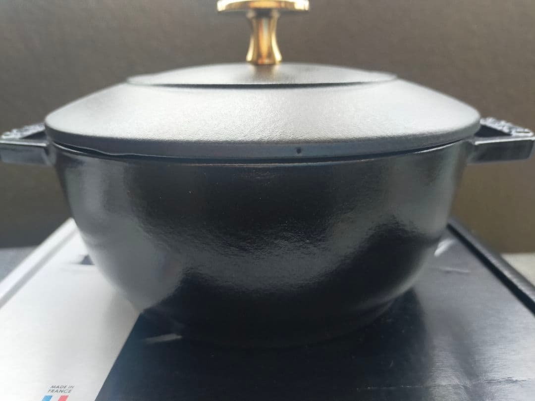 Staub　ワナベ　S　ブラック