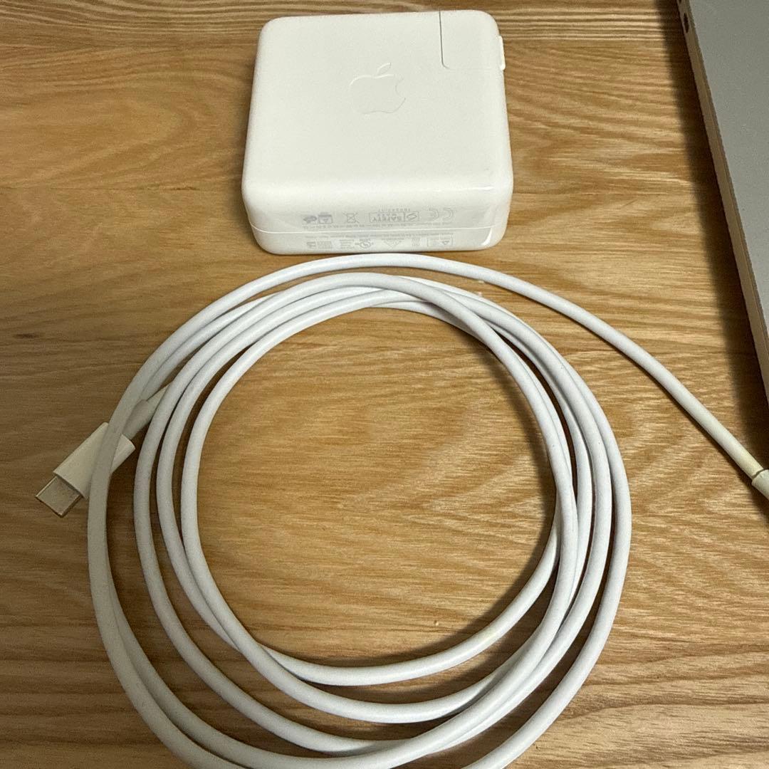 MacBook Pro13.3㌅2018 i7/16GB/256GB A1989