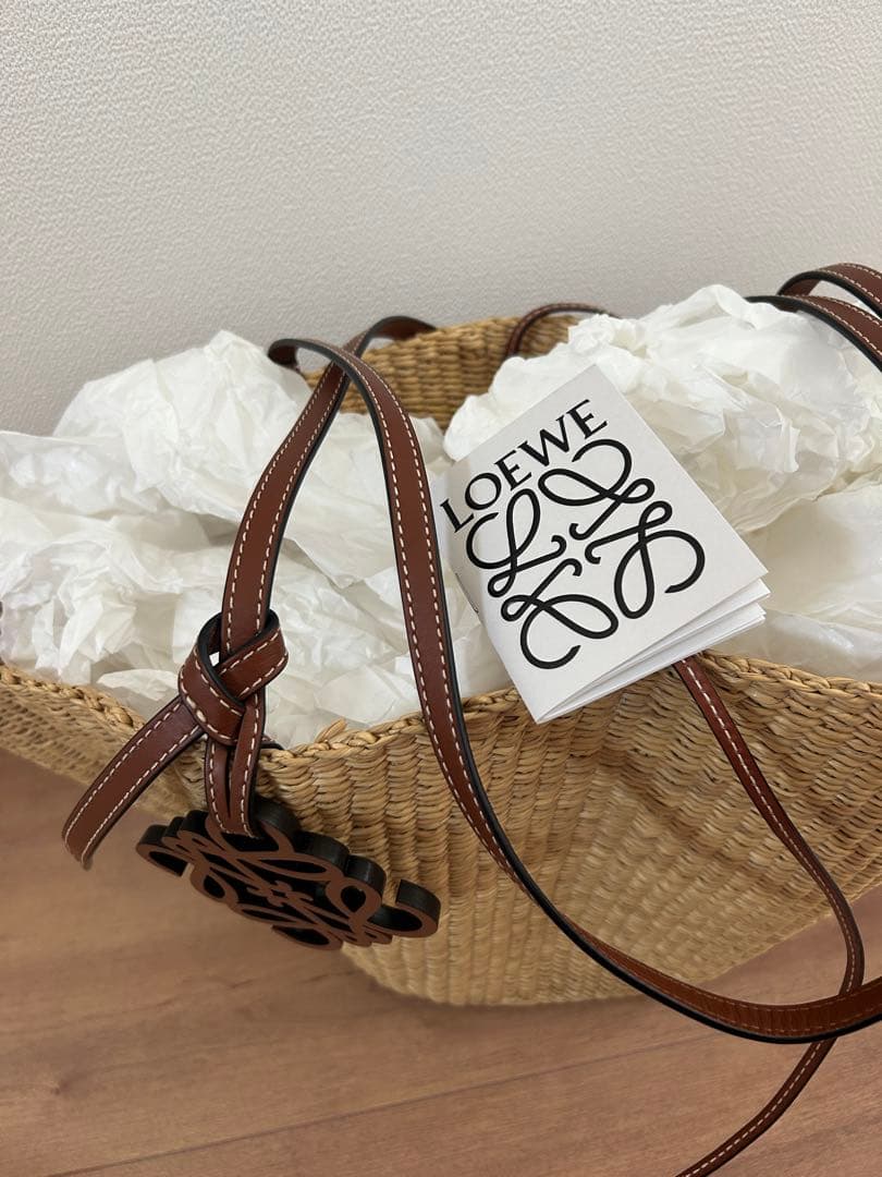 【新品】LOEWE かごバック　シェルバスケット　スモール　アナグラム