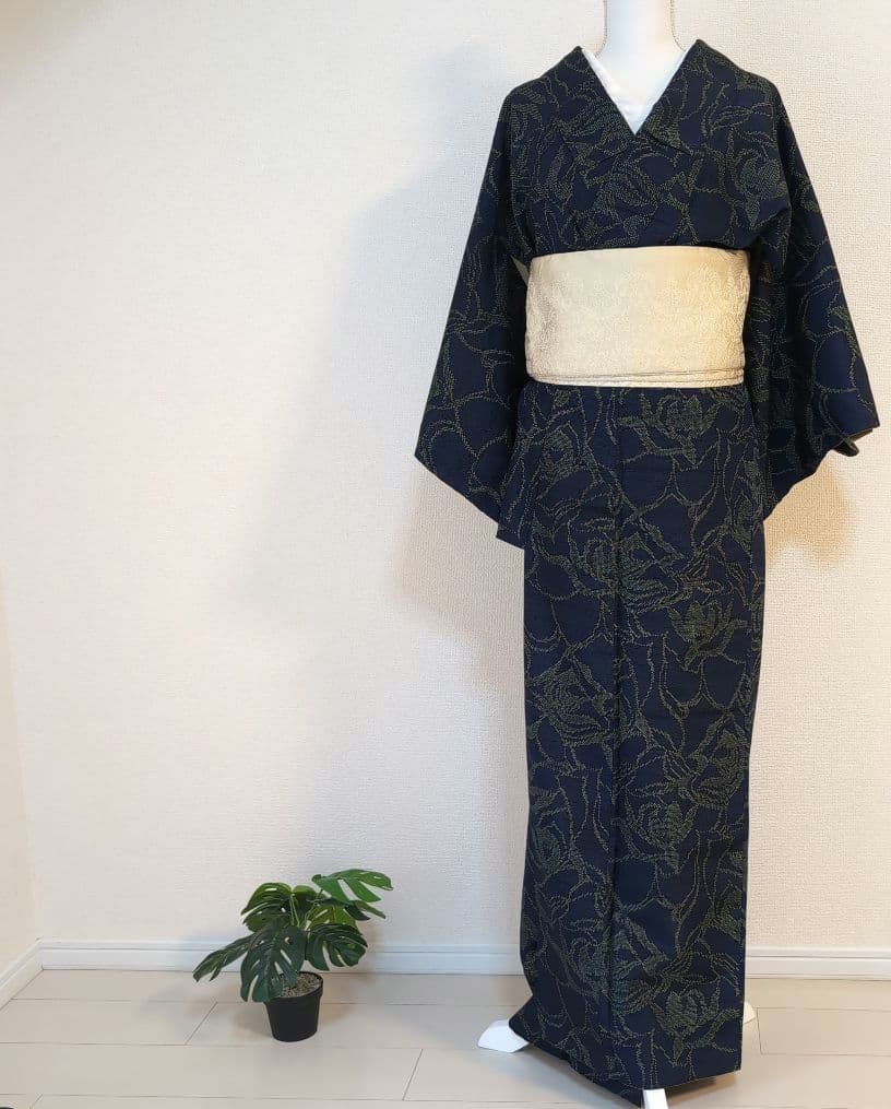 【三花】正絹　十日町紬　紺　薔薇　バラ　着物　リユース