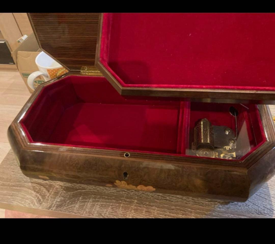 スイス　(リュージュ) ルージュ社 36弁 オルゴール 宝石箱