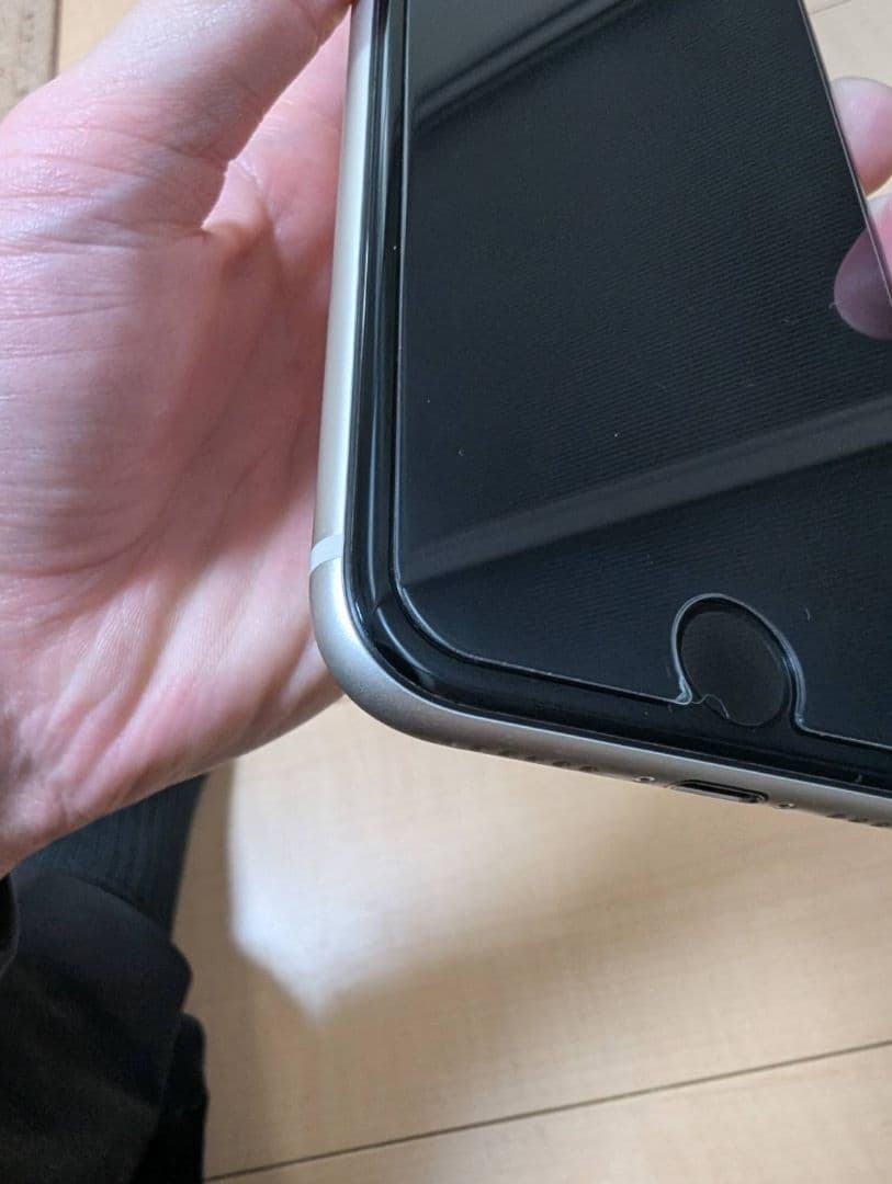 《週末限定価格》【中古、極美品】iPhoneSE第3世代、スターライト 64gb