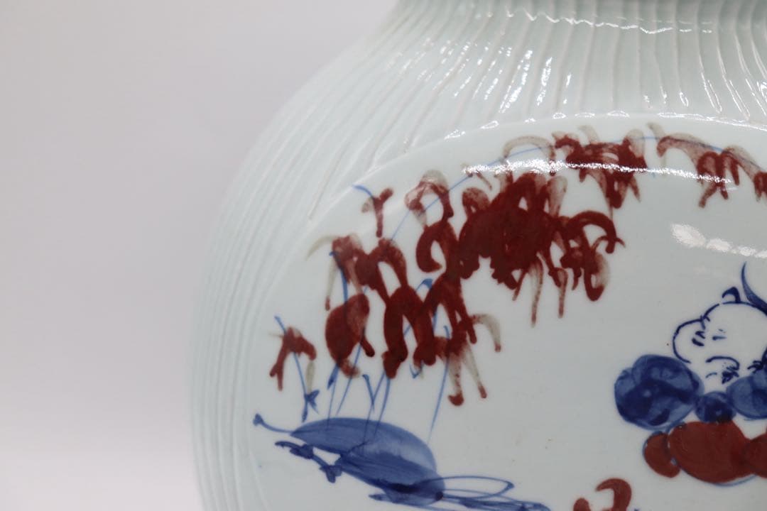 中国　于暁明作　青華釉裏紅　童子花鳥紋扁壺　送料込み250829 (中棚)