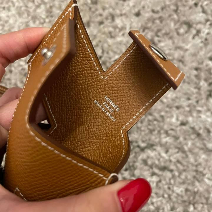 HERMES エルメス　スマートフォンケース　iPhoneケース　ストラップ