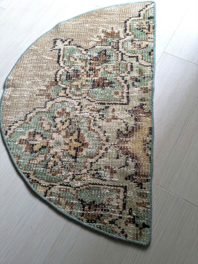 45×75 ベージュ×パステルグリーン　ハーフラウンドトルコヴィンテージラグ