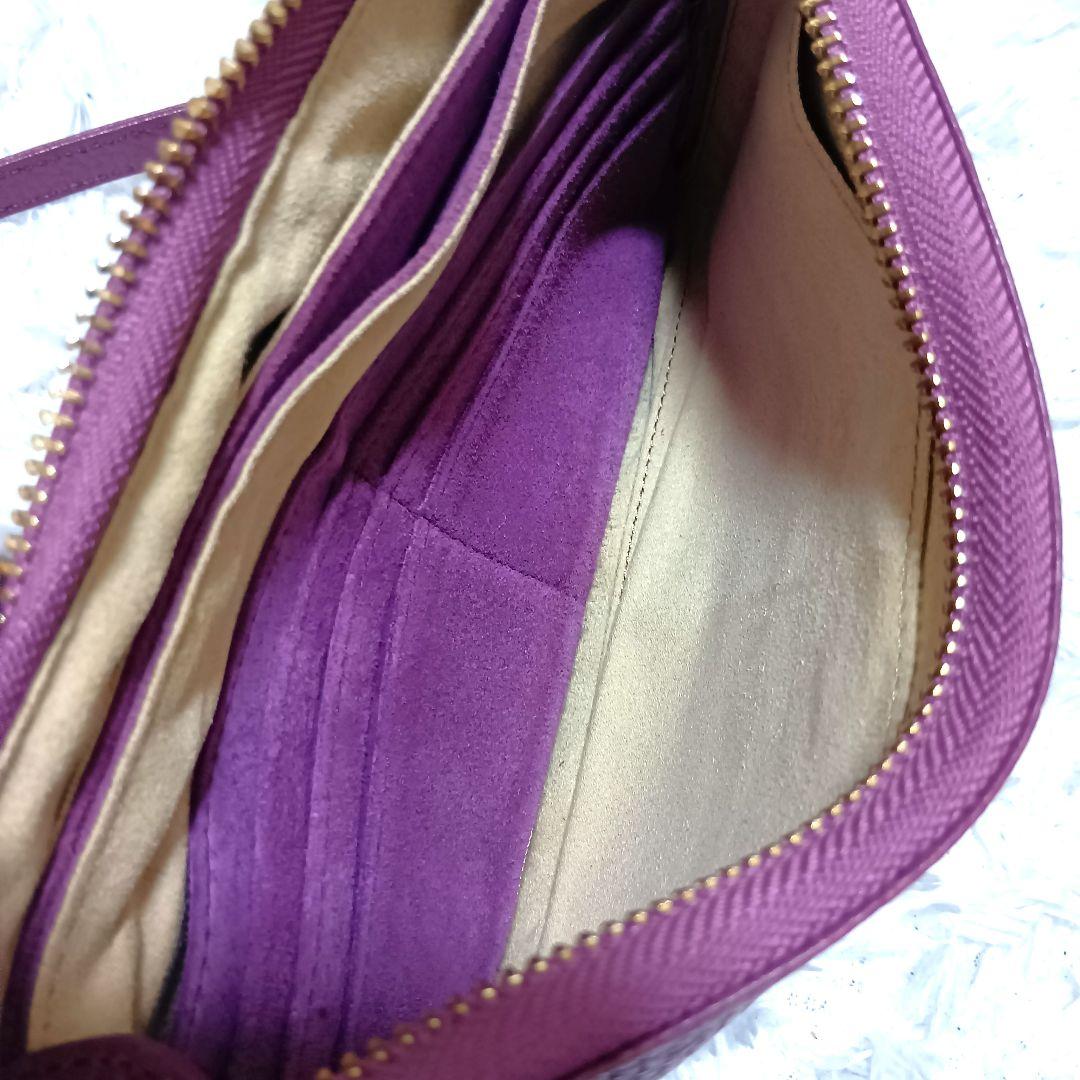 アタオ　ショルダーバッグ　オフィスブーブー　レザー　ロゴ金具　プラム　タッセル