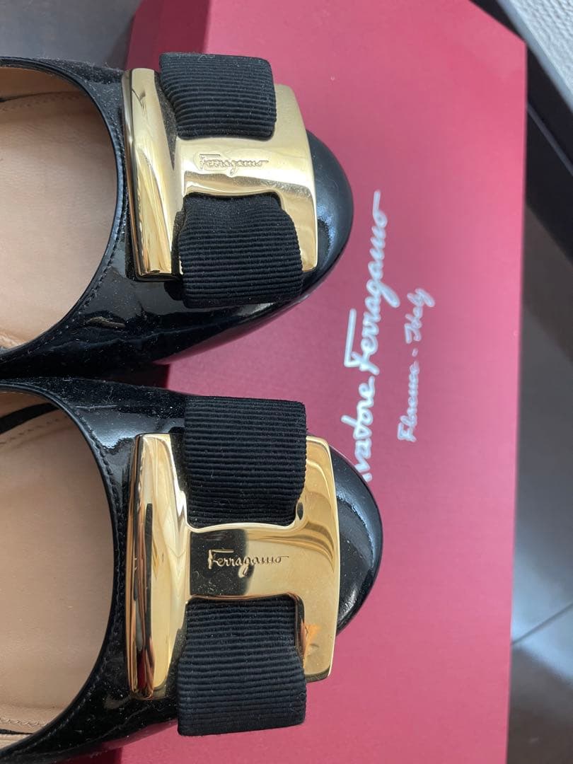 Ferragamo ブラックバレエシューズ
