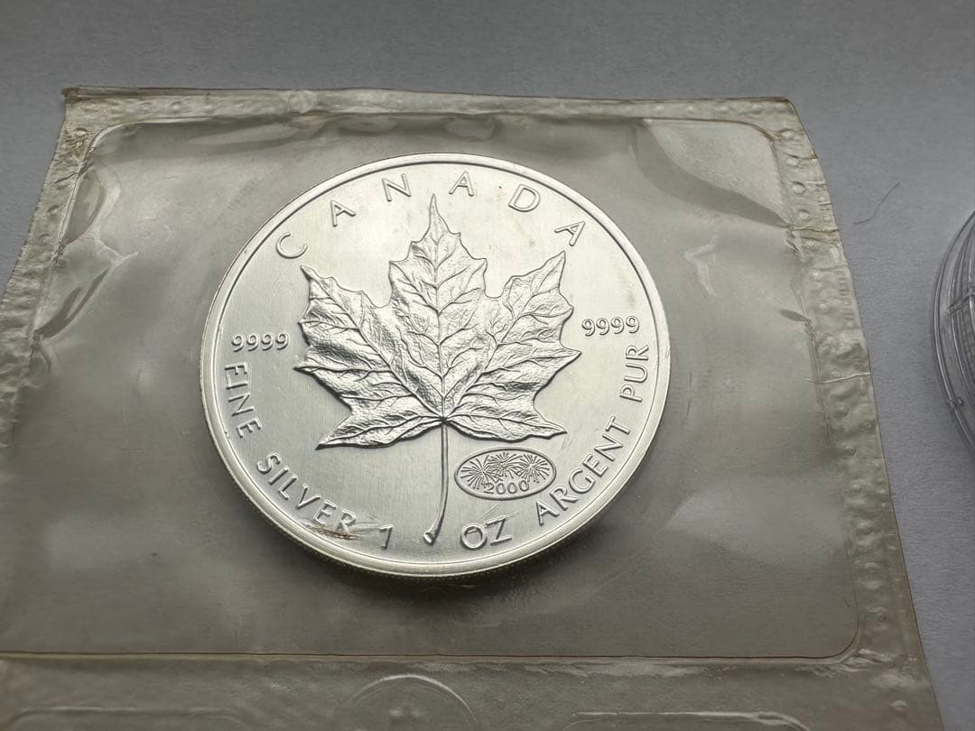 純銀　カナダ銀貨　ニュージーランド 銀貨　1OZ 9999純銀　銀貨2枚希少本物