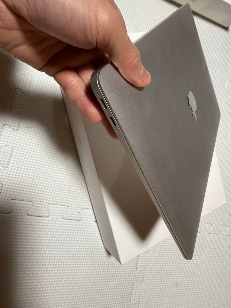 Apple MacBook Air (M1, 2020) 本体