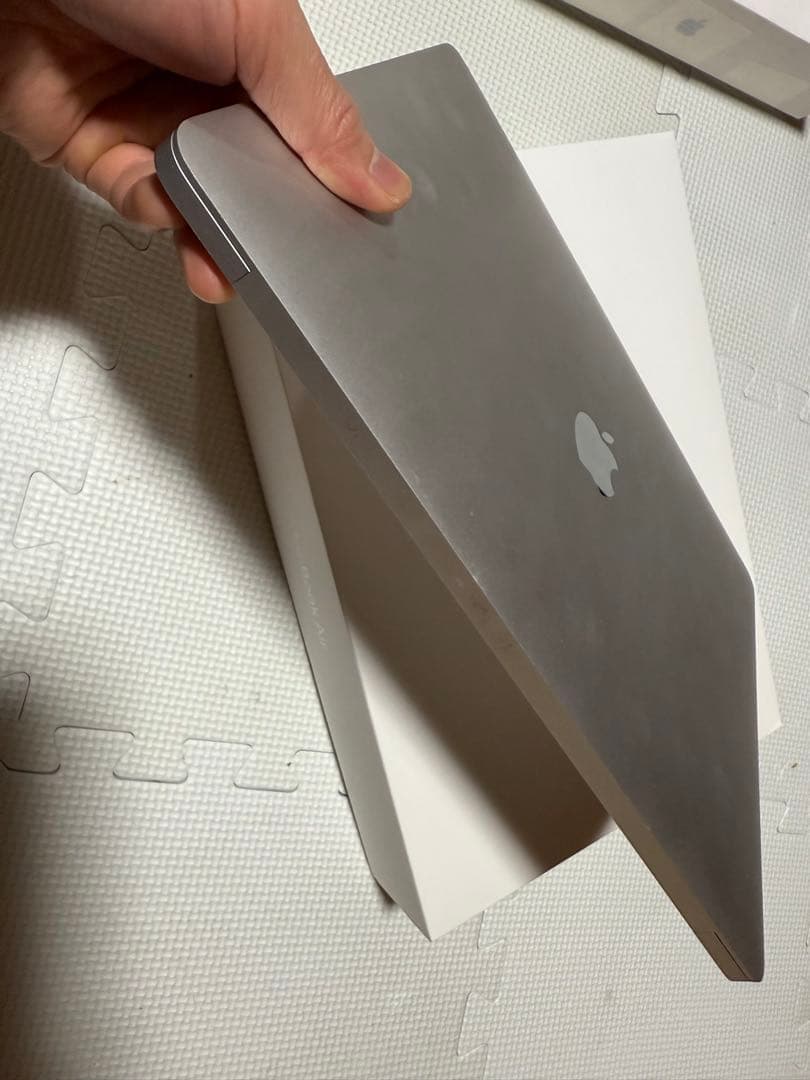 Apple MacBook Air (M1, 2020) 本体