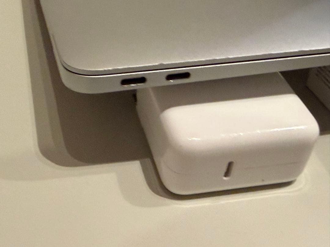 Apple MacBook Air (M1, 2020) シルバー本体 US