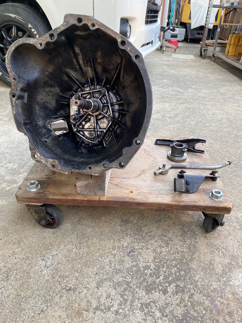 「日産L型エンジン用ミッション　71B ５速」 脱着時作動正常 着払い