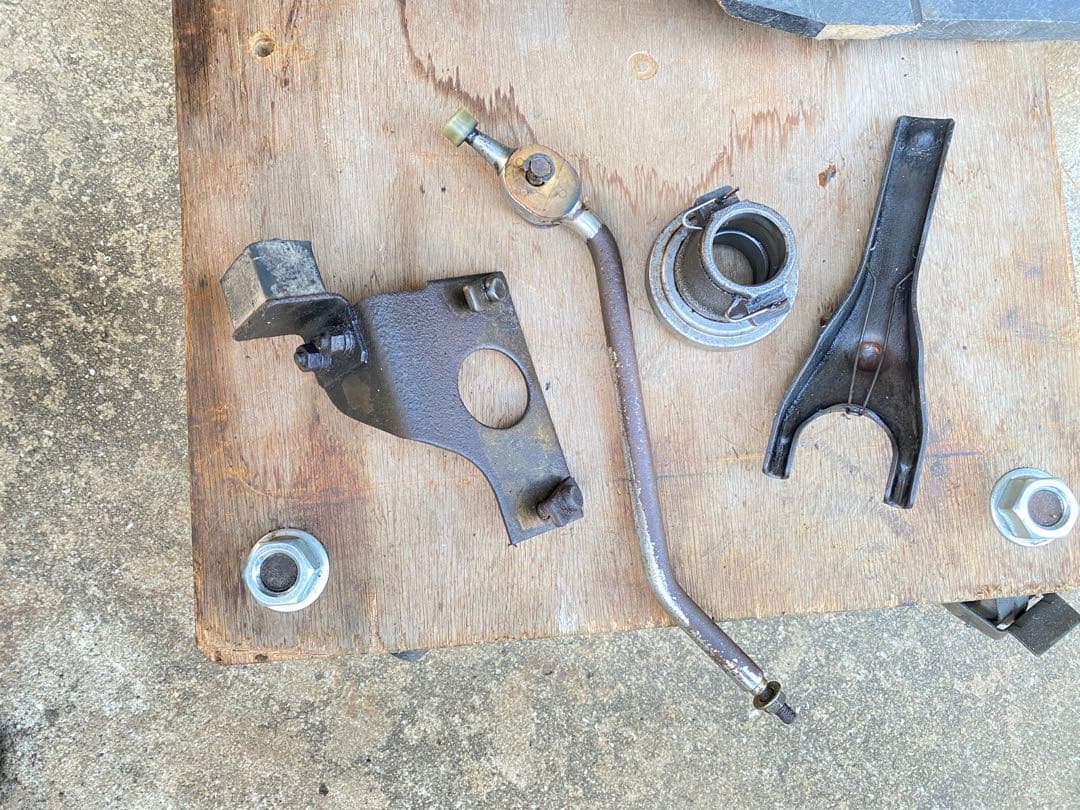 「日産L型エンジン用ミッション　71B ５速」 脱着時作動正常 着払い