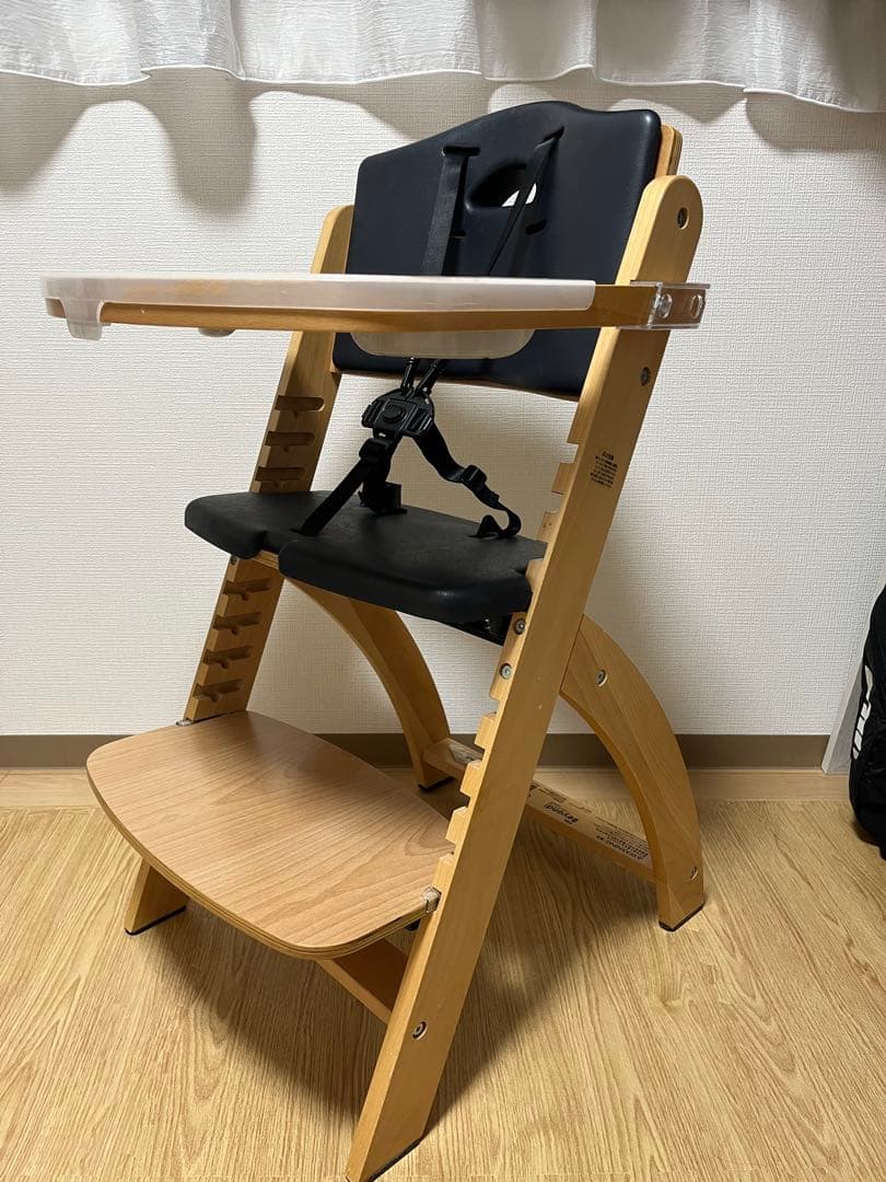 ビヨンドジュニアハイチェア取り外しトレイ付き