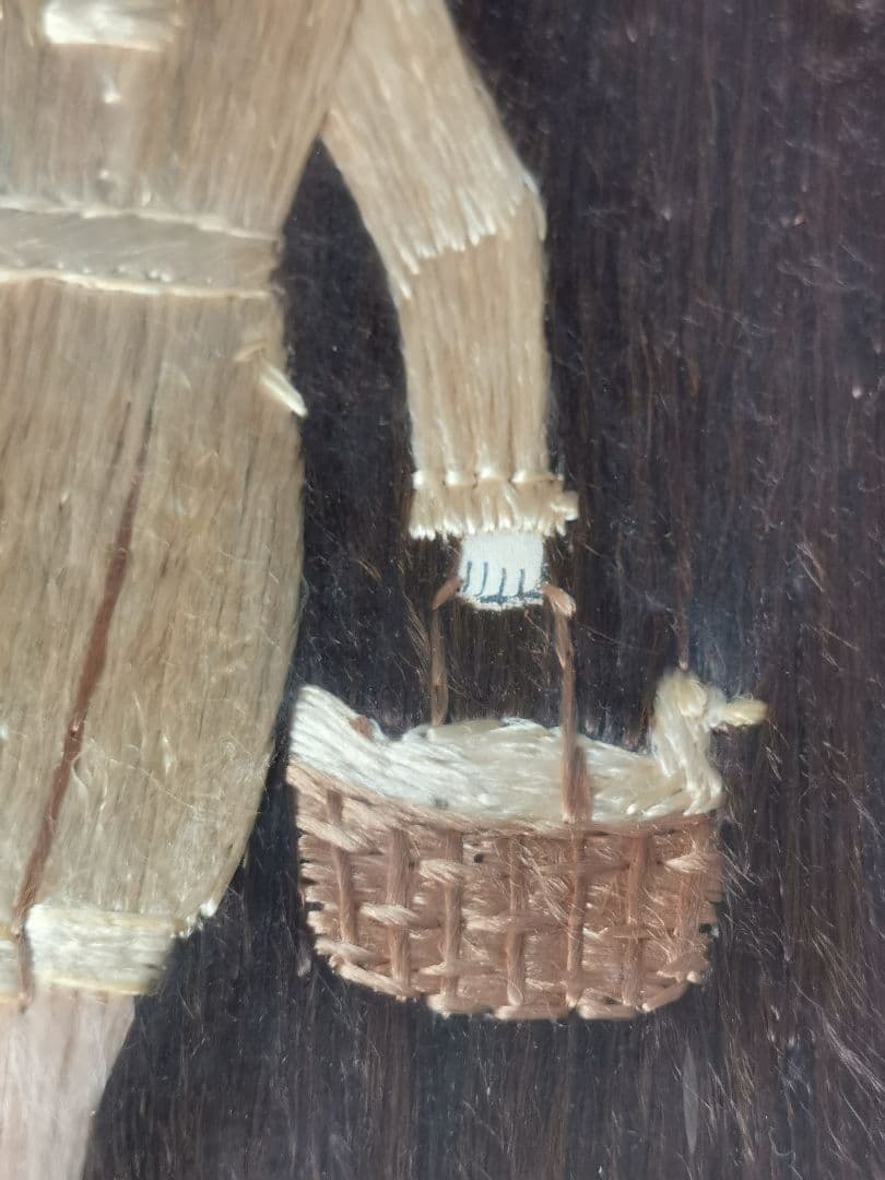 アンティーク 美しいシルク刺繍絵 額装 オランダ民族衣装/正装 少年と籠とアヒル