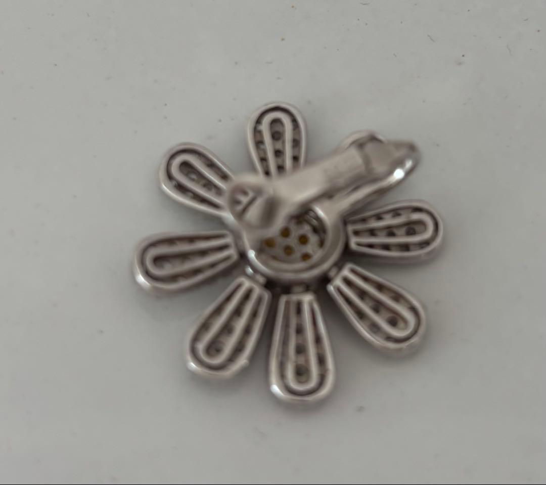 ミオハルタカ風　花型シルバー＆イエロー片耳用ピアス