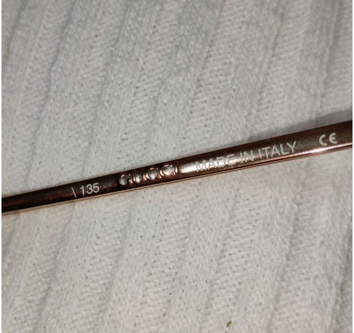 GUCCI メタルフレーム レッド レンズ のサングラス グッチ