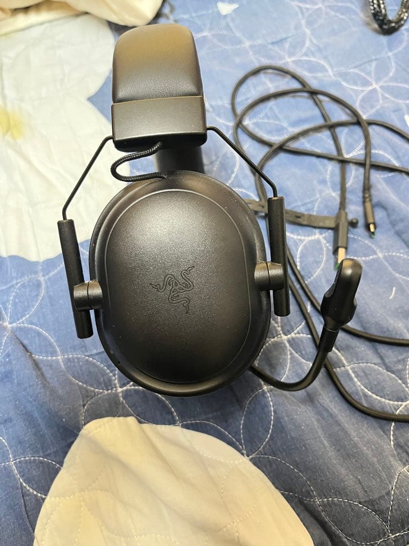 RAZER BlackShark V2 ワイヤレスゲーム用イヤホン