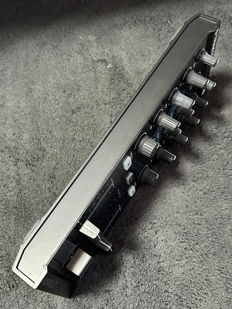 TRAKTOR KONTROL Z1 ミキシング・コントローラー おまけ付き