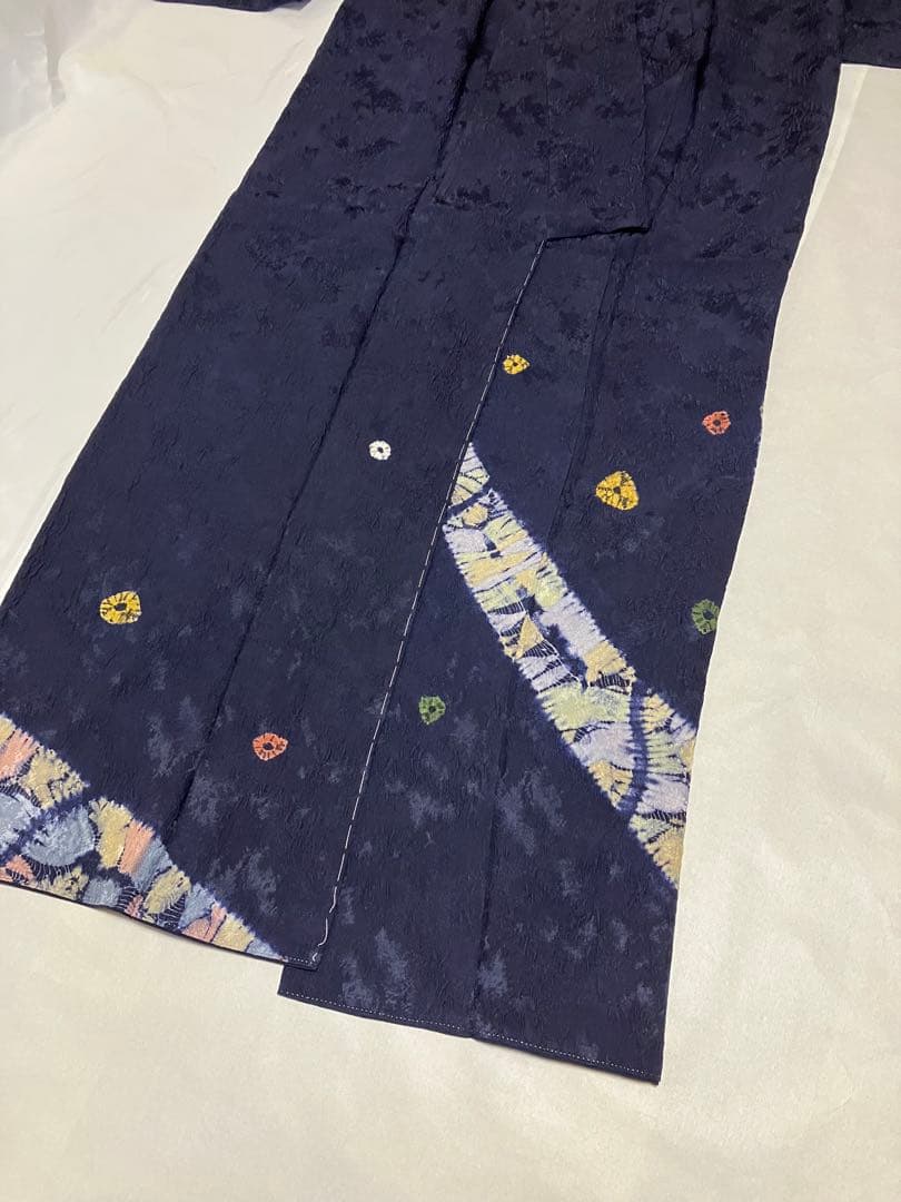 ちりめん紺色 着物 後ろ姿が印象的　未使用しつけ糸付き