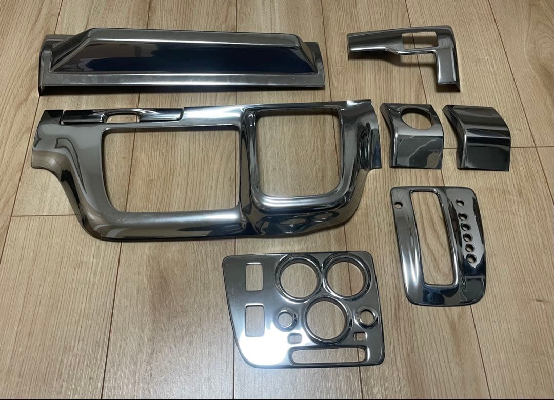 NV350キャラバン　bodyline インテリアパネル　クロームメッキ