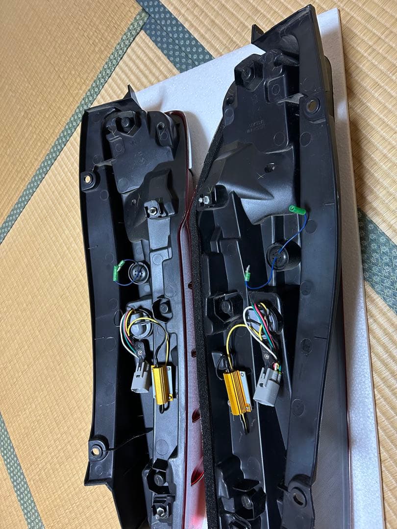 トムス トヨタ 80系 ノア ヴォクシー エスクァイア 専用 LEDテールランプ