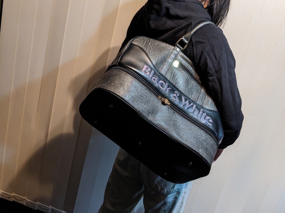 ブラック&ホワイト　ゴルフ　ボストンバッグ　レザー調　2層式　靴　サメ革　系　黒