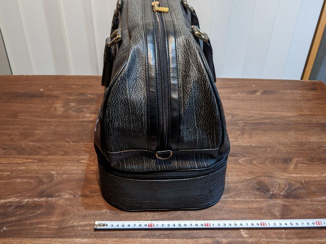 ブラック&ホワイト　ゴルフ　ボストンバッグ　レザー調　2層式　靴　サメ革　系　黒