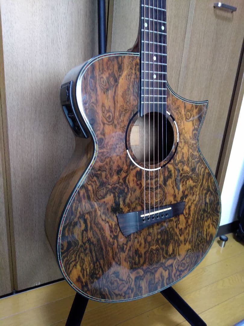 Rosso R-33　エレアコ仕様　希少材ボコーデ使用のモデル